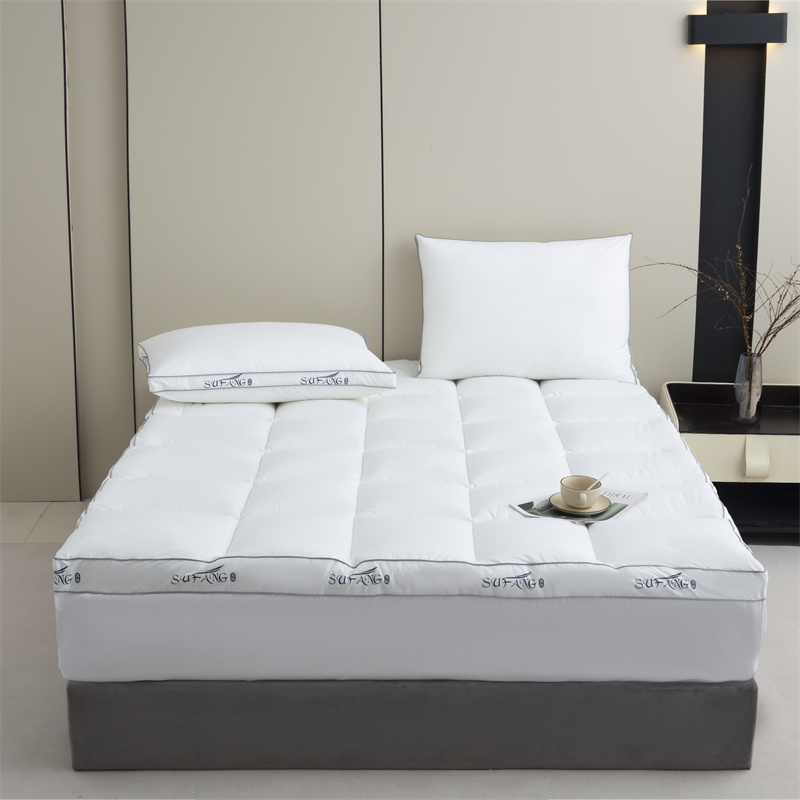 Aangepaste printlogo microvezel vulling jaren 40 donsdichte stof met biesmatras topper