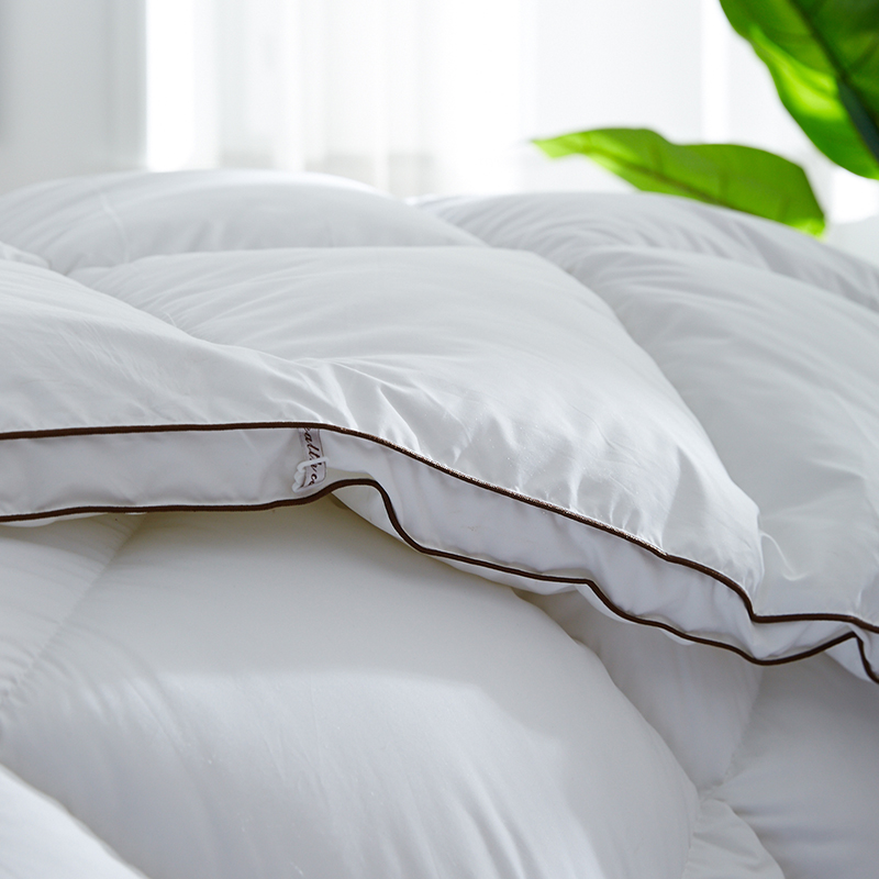 Eendendons Warm zacht dekbed met biezen 100% katoen Eendendons Warm zacht dekbed met biezen 100% katoen