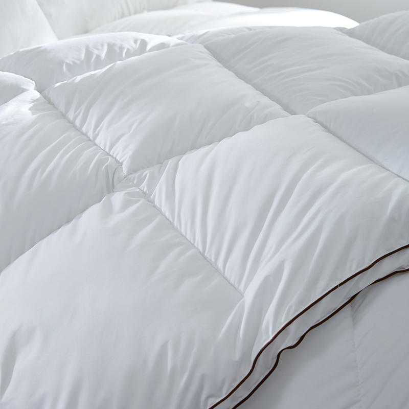 Eendendons Warm zacht dekbed met biezen 100% katoen Eendendons Warm zacht dekbed met biezen 100% katoen